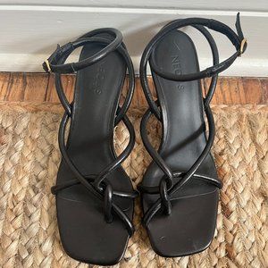 Neous Heeled sandal size 6